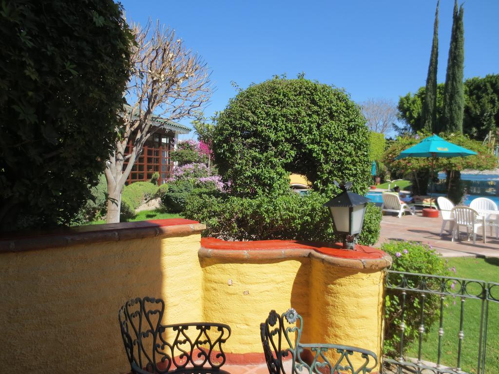 哈深达德拉诺里亚大酒店 阿瓜斯卡达特斯 外观 照片 The pool area at the Hotel El Peregrino