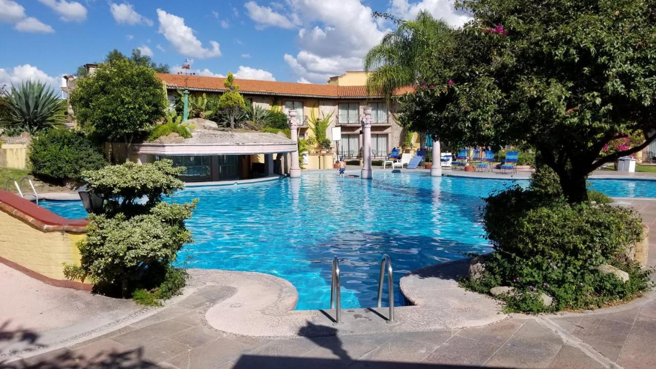哈深达德拉诺里亚大酒店 阿瓜斯卡达特斯 外观 照片 The swimming pool at the hotel